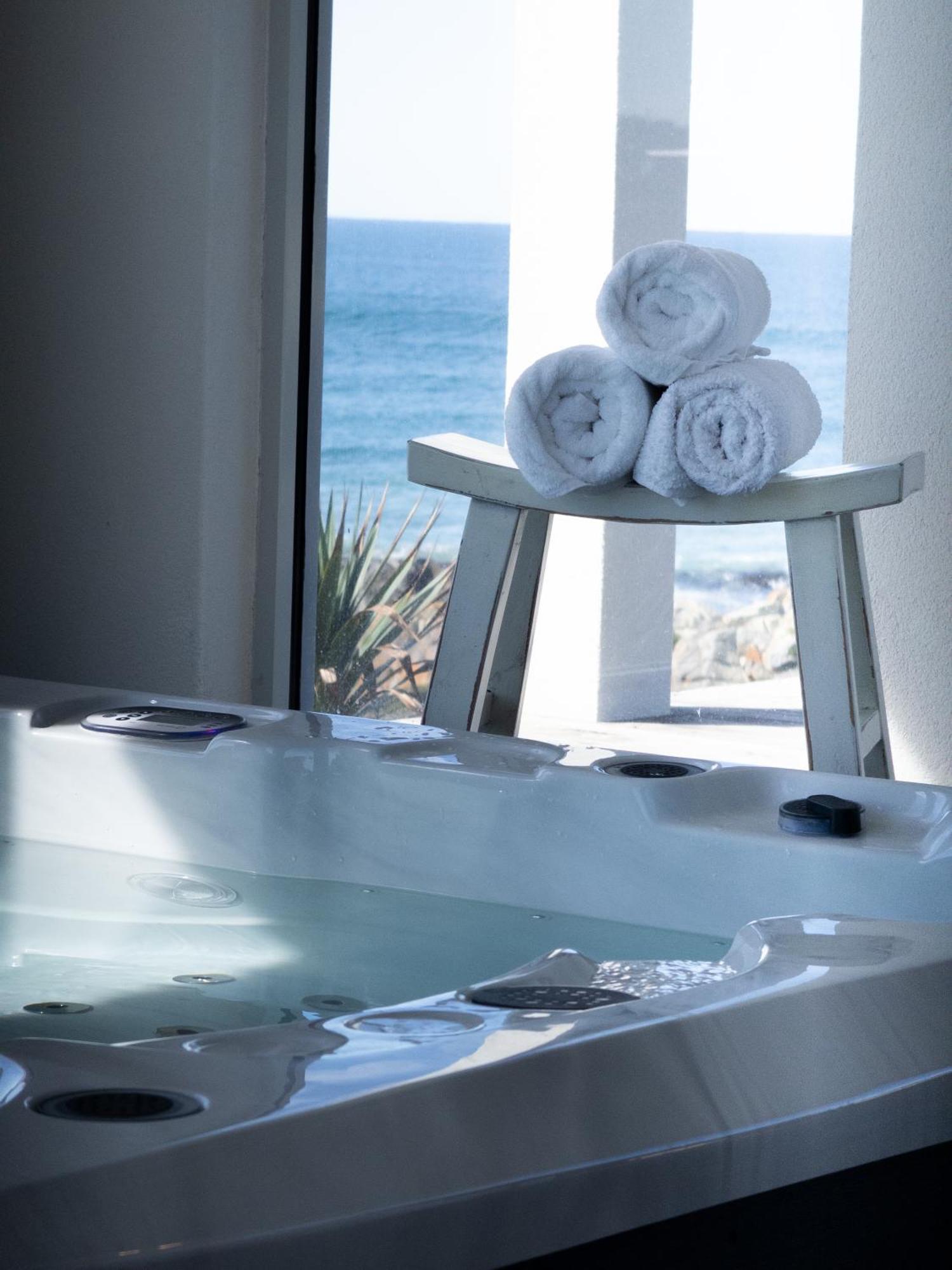 Saltwater - Absolute Oceanfront, Fire Pits, Some Villas With Hot Tubs And Sauna Falmouth Εξωτερικό φωτογραφία